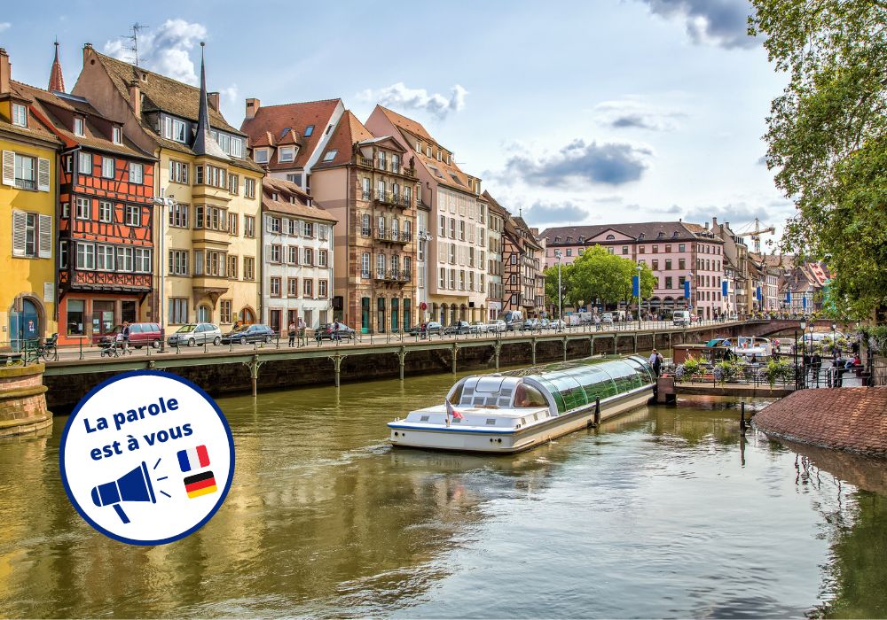 EIn Foto das einen Kanal mit einem Boot in Straßburg zeigt, wo Daniela Scharf lebt.