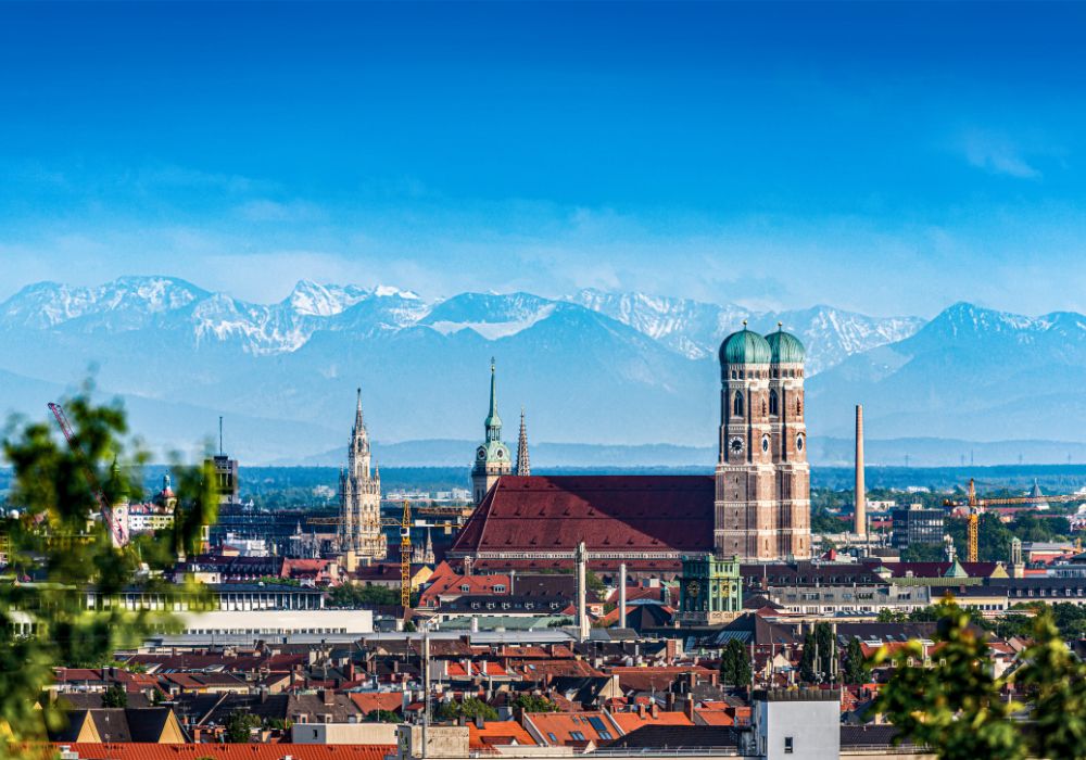 Sur l'image on voit la ville de Munich, qui est une des villes préférées de Français en Allemagne.